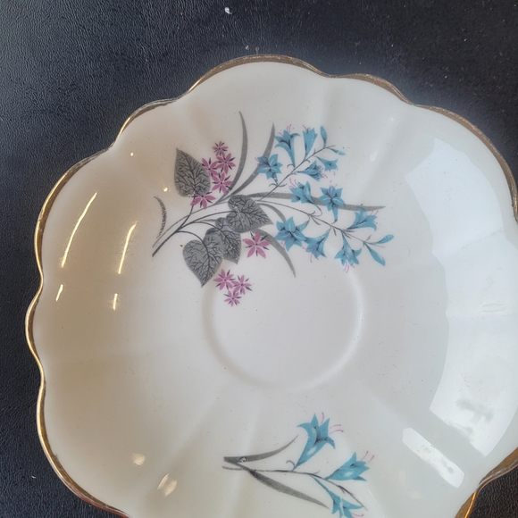 EUC Beautiful Bone China floral teacup with matching saucer. - Picture 3 of 6
